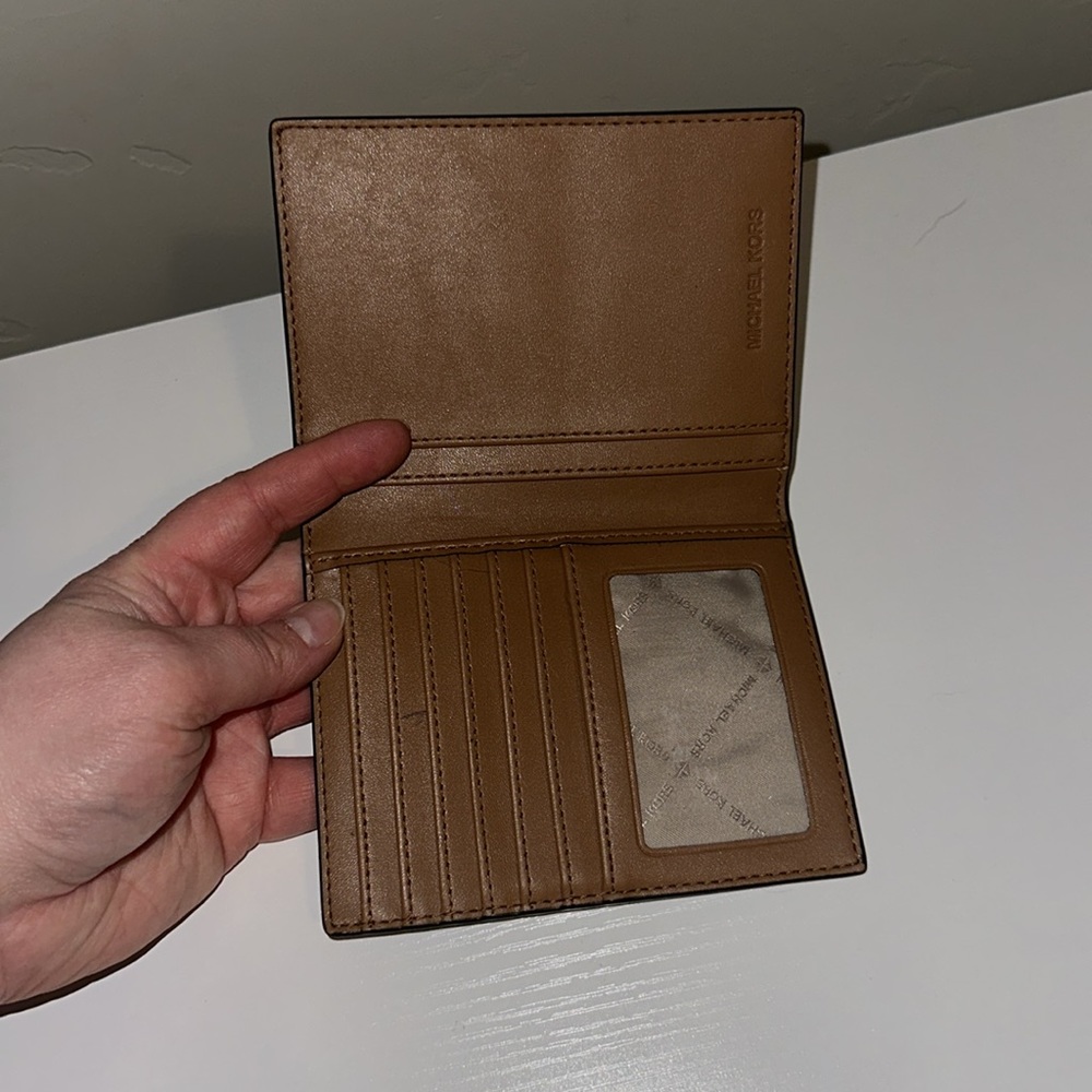 Michael Kors Card Case Holder Slim Wallet EUC - Picture 2 of 6
